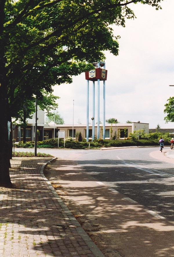 Oude gemeentehuis Hedel met Carillon